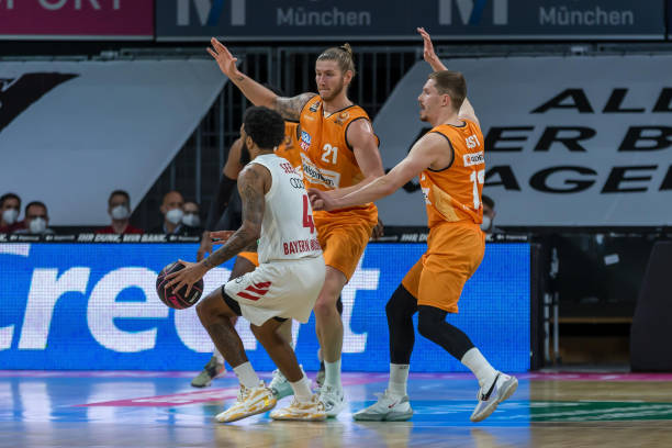 他迅速做出 他迅速做出